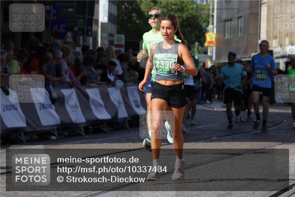 13.09.2026 - 21. swb-Marathon Bremen Strokosch-Dieckow http://msf.ph/oto/10337434 13.09.2026 13:19:07 Ziel 307, 2324, 2948, 3631, 4120, 4413, 4642, 4916, 5277, 5867, 6787, 7104, 7163, 7602, 7791, 8743, 9327, 9833, 189, 666, 1599, 2390, 2423, 2535, 3182, 3508, 4819, 5172, 5371, 6008, 6137, 6633, 7754, 9552, 9638, 9805 meine-sportfotos.de
