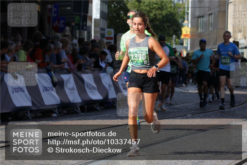 13.09.2026 - 21. swb-Marathon Bremen Strokosch-Dieckow http://msf.ph/oto/10337457 13.09.2026 13:19:07 Ziel 307, 2324, 2948, 3631, 4120, 4413, 4642, 4916, 5277, 5867, 6787, 7104, 7163, 7602, 7791, 8743, 9327, 9833, 189, 666, 1599, 2390, 2423, 2535, 3182, 3508, 4819, 5172, 5371, 6008, 6137, 6633, 7754, 9552, 9638, 9805 meine-sportfotos.de