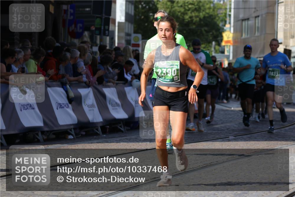 13.09.2026 - 21. swb-Marathon Bremen Strokosch-Dieckow http://msf.ph/oto/10337468 13.09.2026 13:19:07 Ziel 307, 2324, 2948, 3631, 4120, 4413, 4642, 4916, 5277, 5867, 6787, 7104, 7163, 7602, 7791, 8743, 9327, 9833, 189, 666, 1599, 2390, 2423, 2535, 3182, 3508, 4819, 5172, 5371, 6008, 6137, 6633, 7754, 9552, 9638, 9805 meine-sportfotos.de