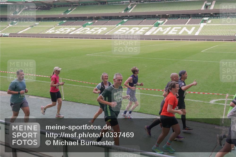 13.09.2026 - 21. swb-Marathon Bremen Michael Burmester http://msf.ph/oto/10337469 13.09.2026 13:14:13 Laufen im Stadion 183, 270, 278, 300, 349, 414, 460, 576, 600, 631, 695, 702, 768, 933, 950, 956, 1005, 1008, 1143, 1392, 1408, 1426, 1573, 1596, 1641, 1818, 1819, 1991, 2024, 2035, 2079, 2233, 2264, 2314, 2387, 2412, 2439, 2457, 2461, 2478, 2494, 2521, 2540, 2564, 2612, 2665, 2684, 2690, 2691, 2693, 2737, 2773, 2792, 2816, 2829, 2838, 2861, 2865, 2884, 2887, 2921, 2972, 2978, 3016, 3111, 3209, 3253, 3277, 3293, 3304, 3313, 3355, 3378, 3405, 3428, 3653, 3661, 3680, 4034, 4080, 4511 meine-sportfotos.de