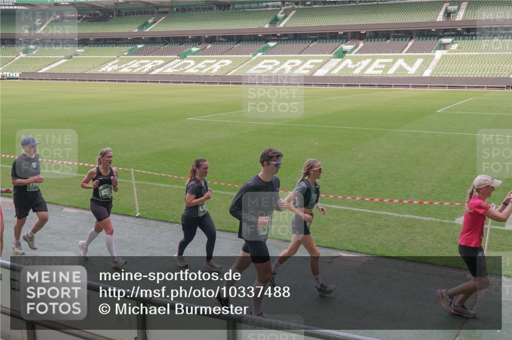 13.09.2026 - 21. swb-Marathon Bremen Michael Burmester http://msf.ph/oto/10337488 13.09.2026 13:14:15 Laufen im Stadion 183, 270, 278, 300, 349, 414, 460, 576, 600, 631, 695, 702, 768, 933, 950, 956, 1005, 1008, 1047, 1143, 1392, 1408, 1426, 1573, 1596, 1641, 1818, 1819, 1991, 2024, 2035, 2079, 2233, 2314, 2387, 2412, 2439, 2457, 2461, 2478, 2494, 2521, 2540, 2564, 2612, 2665, 2684, 2690, 2691, 2693, 2737, 2773, 2792, 2816, 2829, 2838, 2861, 2865, 2884, 2887, 2921, 2972, 2978, 3016, 3111, 3209, 3253, 3277, 3293, 3304, 3313, 3355, 3378, 3405, 3428, 3653, 3661, 3680, 4034, 4080, 4511 meine-sportfotos.de