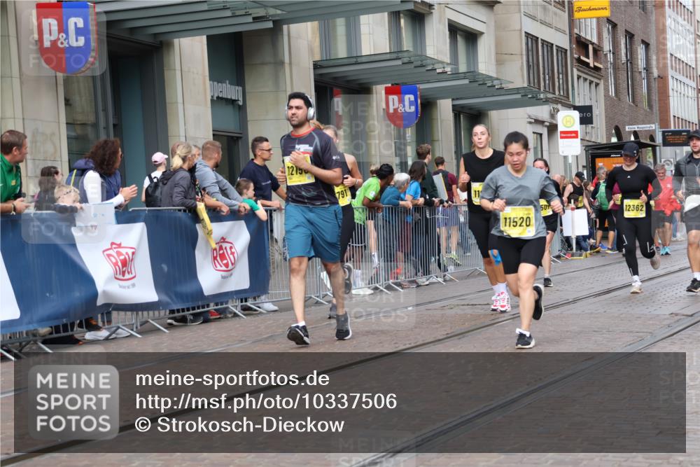 13.09.2026 - 21. swb-Marathon Bremen Strokosch-Dieckow http://msf.ph/oto/10337506 13.09.2026 11:05:28 Ziel 10018, 10168, 10238, 10259, 10260, 10305, 10382, 10457, 10619, 10864, 11024, 11132, 11164, 11477, 11520, 11724, 11791, 11892, 11947, 12156, 12186, 12273, 12362, 12378, 12501, 12523, 12528, 12773, 10186, 10370, 10411, 10432, 10576, 10697, 10717, 10718, 10800, 10802, 10995, 11102, 11105, 11146, 11157, 11218, 11281, 11314, 11326, 11334, 11387, 11394, 11521, 11571, 11572, 11584, 11616, 11722, 11724, 11900, 12011, 12055, 12251, 12273, 12330 meine-sportfotos.de