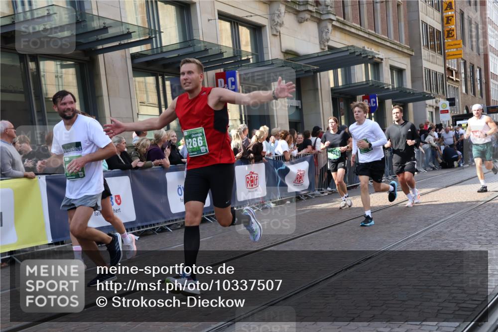 13.09.2026 - 21. swb-Marathon Bremen Strokosch-Dieckow http://msf.ph/oto/10337507 13.09.2026 13:25:50 Ziel 1896, 2062, 2434, 2666, 2708, 3248, 3516, 3983, 4067, 4476, 4723, 4724, 5558, 5701, 5854, 5906, 5934, 6605, 6886, 7638, 8361, 8592, 8635, 8817, 9266, 9794, 150, 191, 209, 1163, 1458, 1647, 1752, 2033, 2421, 2708, 2781, 2987, 3124, 3186, 3722, 3806, 4161, 4411, 4439, 4717, 4842, 4927, 5013, 5139, 5622, 5703, 5755, 5814, 6135, 7780, 8271, 8545, 8597, 8890, 9440, 9506 meine-sportfotos.de