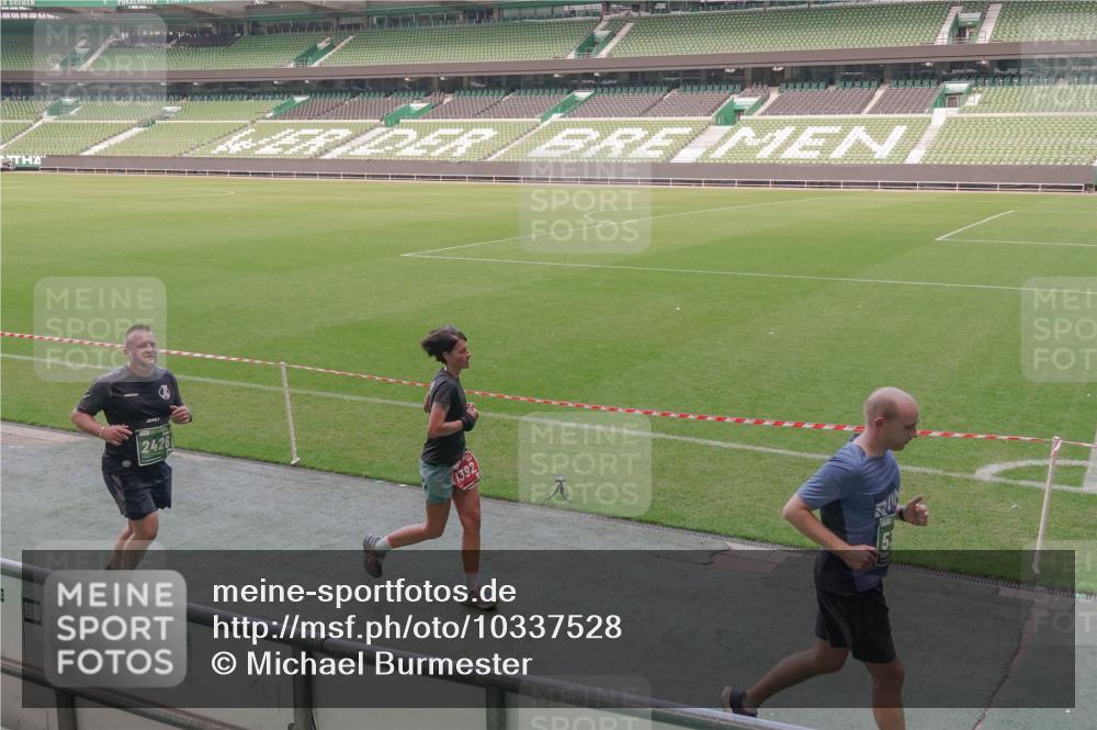 13.09.2026 - 21. swb-Marathon Bremen Michael Burmester http://msf.ph/oto/10337528 13.09.2026 13:14:20 Laufen im Stadion 183, 266, 270, 278, 300, 349, 414, 460, 576, 600, 631, 695, 702, 768, 933, 950, 956, 1005, 1008, 1047, 1143, 1392, 1408, 1426, 1573, 1596, 1641, 1818, 1819, 1991, 2024, 2035, 2079, 2233, 2314, 2387, 2412, 2439, 2457, 2461, 2466, 2484, 2494, 2521, 2540, 2564, 2612, 2665, 2690, 2691, 2693, 2737, 2773, 2792, 2816, 2829, 2838, 2861, 2865, 2884, 2887, 2921, 2972, 2978, 3016, 3111, 3209, 3253, 3277, 3304, 3313, 3355, 3378, 3405, 3428, 3653, 3661, 3670, 3680, 3847, 4034, 4080, 4511 meine-sportfotos.de