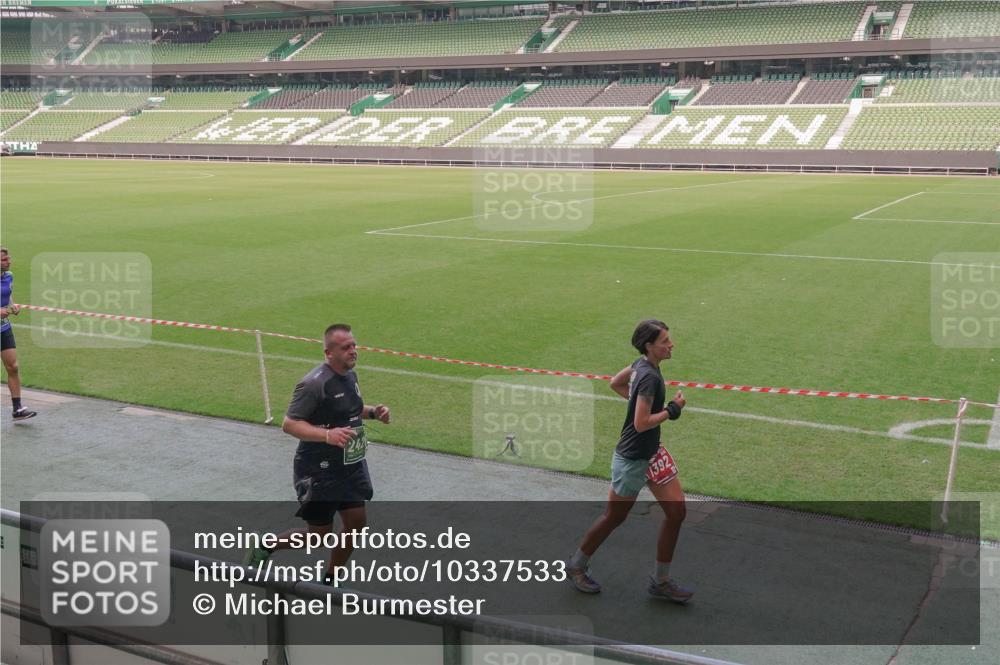 13.09.2026 - 21. swb-Marathon Bremen Michael Burmester http://msf.ph/oto/10337533 13.09.2026 13:14:21 Laufen im Stadion 183, 266, 270, 278, 300, 349, 414, 460, 576, 600, 631, 695, 702, 768, 950, 956, 1005, 1008, 1047, 1143, 1392, 1408, 1426, 1573, 1596, 1641, 1818, 1819, 1991, 2024, 2035, 2079, 2233, 2314, 2387, 2412, 2439, 2457, 2461, 2466, 2484, 2494, 2521, 2540, 2564, 2612, 2665, 2690, 2691, 2693, 2737, 2773, 2792, 2816, 2829, 2838, 2861, 2865, 2884, 2887, 2921, 2972, 2978, 3016, 3111, 3209, 3253, 3277, 3304, 3313, 3355, 3378, 3405, 3428, 3653, 3661, 3670, 3680, 3847, 4034, 4080, 4511 meine-sportfotos.de