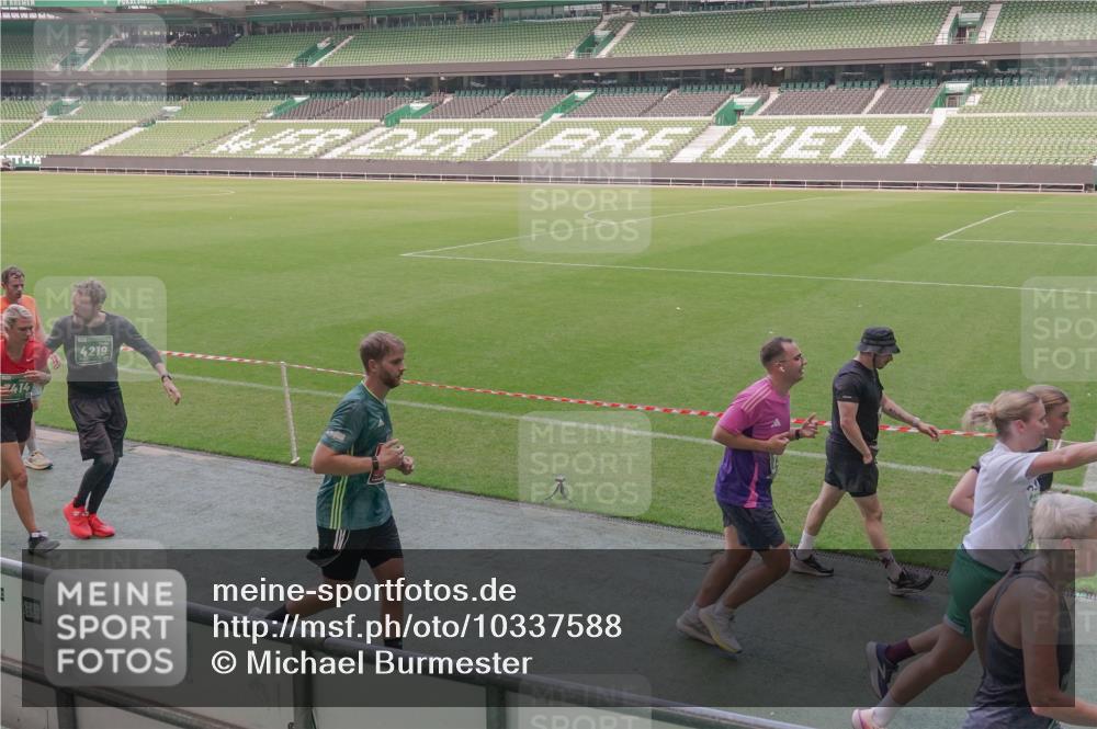 13.09.2026 - 21. swb-Marathon Bremen Michael Burmester http://msf.ph/oto/10337588 13.09.2026 13:14:29 Laufen im Stadion 266, 270, 278, 300, 349, 414, 460, 576, 600, 631, 768, 950, 956, 1005, 1008, 1047, 1143, 1392, 1408, 1426, 1573, 1596, 1641, 1818, 1819, 1991, 2024, 2035, 2079, 2233, 2235, 2314, 2359, 2387, 2412, 2439, 2457, 2466, 2484, 2494, 2521, 2540, 2564, 2612, 2665, 2690, 2691, 2693, 2737, 2773, 2816, 2829, 2838, 2861, 2865, 2884, 2887, 2921, 2958, 2972, 2978, 3016, 3111, 3209, 3253, 3277, 3304, 3313, 3355, 3378, 3405, 3428, 3653, 3661, 3670, 3680, 3847, 4034, 4080, 4511 meine-sportfotos.de