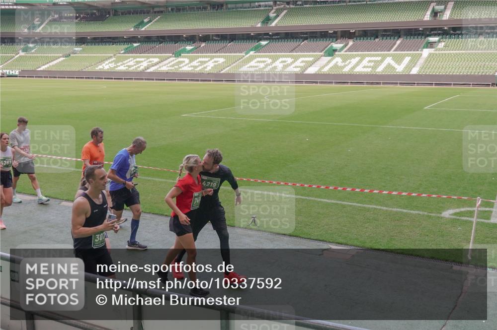 13.09.2026 - 21. swb-Marathon Bremen Michael Burmester http://msf.ph/oto/10337592 13.09.2026 13:14:31 Laufen im Stadion 266, 270, 278, 300, 414, 460, 576, 600, 631, 768, 950, 956, 1005, 1008, 1047, 1143, 1392, 1408, 1426, 1573, 1596, 1641, 1818, 1819, 1991, 2024, 2035, 2079, 2233, 2235, 2314, 2359, 2387, 2412, 2439, 2457, 2466, 2484, 2494, 2521, 2540, 2564, 2612, 2665, 2690, 2691, 2693, 2737, 2773, 2816, 2829, 2838, 2861, 2865, 2887, 2921, 2958, 2972, 2978, 3016, 3111, 3209, 3253, 3277, 3304, 3313, 3355, 3378, 3405, 3428, 3653, 3661, 3670, 3680, 3829, 3847, 4034, 4080, 4511 meine-sportfotos.de