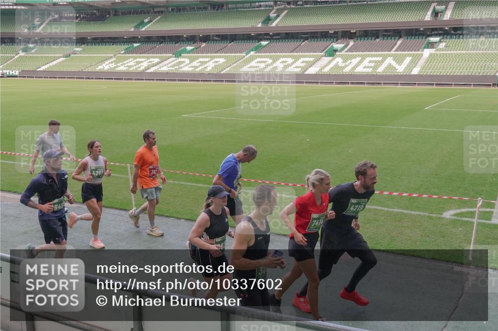 13.09.2026 - 21. swb-Marathon Bremen Michael Burmester http://msf.ph/oto/10337602 13.09.2026 13:14:31 Laufen im Stadion 266, 270, 278, 300, 414, 460, 576, 600, 631, 768, 950, 956, 1005, 1008, 1047, 1143, 1392, 1408, 1426, 1573, 1596, 1641, 1818, 1819, 1991, 2024, 2035, 2079, 2233, 2235, 2314, 2359, 2387, 2412, 2439, 2457, 2466, 2484, 2494, 2521, 2540, 2564, 2612, 2665, 2690, 2691, 2693, 2737, 2773, 2816, 2829, 2838, 2861, 2865, 2887, 2921, 2958, 2972, 2978, 3016, 3111, 3209, 3253, 3277, 3304, 3313, 3355, 3378, 3405, 3428, 3653, 3661, 3670, 3680, 3829, 3847, 4034, 4080, 4511 meine-sportfotos.de