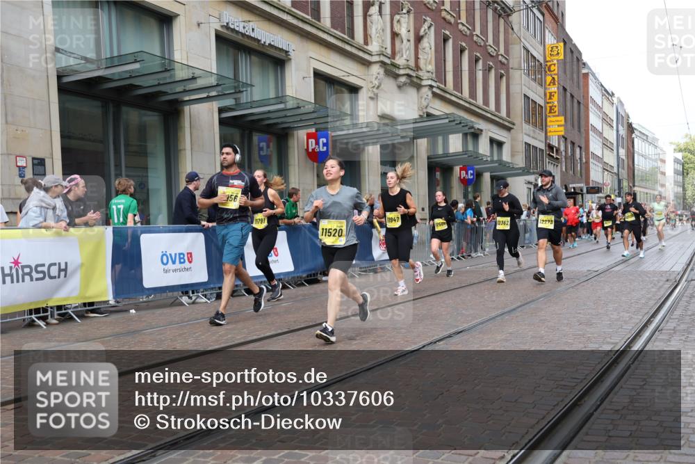13.09.2026 - 21. swb-Marathon Bremen Strokosch-Dieckow http://msf.ph/oto/10337606 13.09.2026 11:05:30 Ziel 10018, 10168, 10238, 10259, 10260, 10305, 10382, 10457, 10619, 10864, 11024, 11132, 11164, 11477, 11520, 11791, 11947, 12156, 12186, 12362, 12378, 12501, 12523, 12528, 12773, 10186, 10411, 10432, 10576, 10697, 10717, 10800, 10802, 10995, 11102, 11146, 11157, 11218, 11314, 11326, 11334, 11387, 11394, 11521, 11571, 11572, 11584, 11616, 11722, 11724, 11892, 12011, 12055, 12251, 12273, 12330, 12362 meine-sportfotos.de
