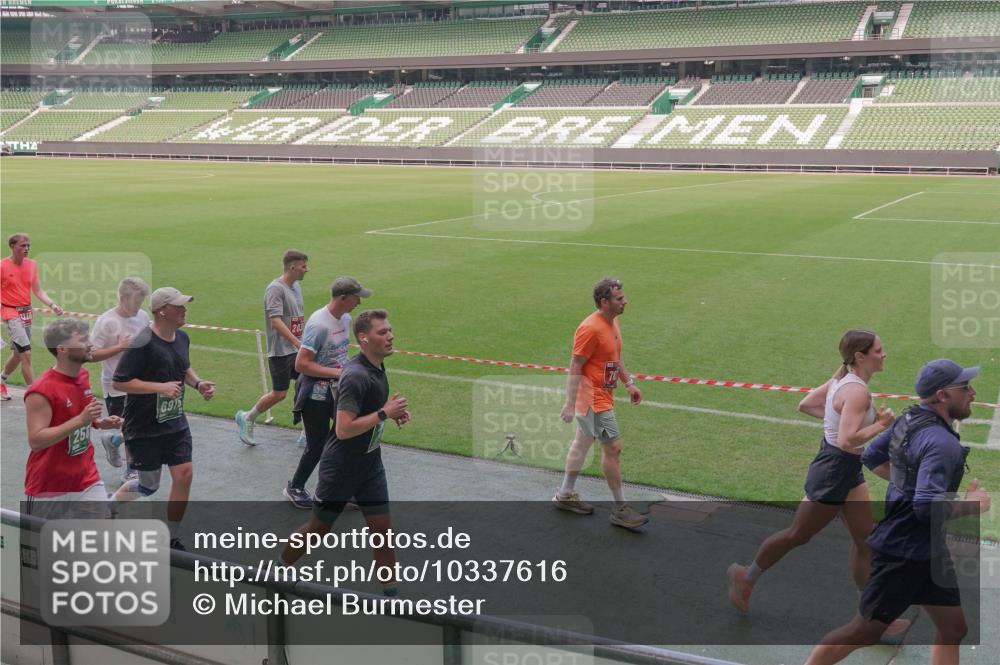 13.09.2026 - 21. swb-Marathon Bremen Michael Burmester http://msf.ph/oto/10337616 13.09.2026 13:14:33 Laufen im Stadion 266, 270, 278, 300, 414, 460, 576, 600, 631, 768, 950, 956, 1005, 1008, 1047, 1143, 1392, 1408, 1426, 1573, 1596, 1641, 1818, 1819, 1991, 2024, 2035, 2079, 2233, 2235, 2314, 2359, 2387, 2412, 2439, 2457, 2466, 2484, 2494, 2521, 2540, 2564, 2612, 2665, 2690, 2691, 2693, 2737, 2760, 2773, 2816, 2829, 2838, 2861, 2865, 2887, 2921, 2958, 2972, 2978, 3016, 3111, 3209, 3253, 3277, 3304, 3313, 3355, 3378, 3405, 3428, 3653, 3661, 3670, 3680, 3829, 3847, 4034, 4080, 4511 meine-sportfotos.de