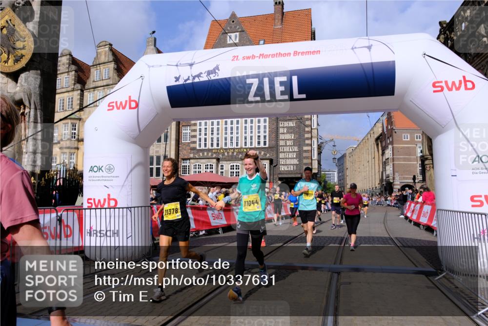 13.09.2026 - 21. swb-Marathon Bremen Tim E. http://msf.ph/oto/10337631 13.09.2026 11:08:18 Ziel 10139, 10404, 10493, 10660, 10674, 10767, 10859, 11044, 11378, 11404, 11659, 11831, 11833, 11958, 12024, 12031, 12066, 12160, 12248, 12384, 12389, 12511, 12512 meine-sportfotos.de