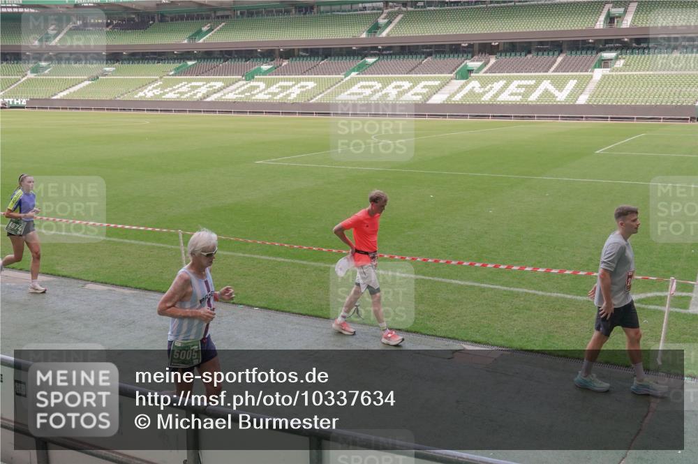 13.09.2026 - 21. swb-Marathon Bremen Michael Burmester http://msf.ph/oto/10337634 13.09.2026 13:14:37 Laufen im Stadion 263, 266, 270, 278, 300, 414, 460, 576, 600, 631, 768, 950, 956, 1005, 1008, 1047, 1392, 1408, 1426, 1573, 1596, 1818, 1819, 2024, 2035, 2079, 2233, 2235, 2314, 2359, 2387, 2412, 2457, 2466, 2484, 2494, 2521, 2540, 2564, 2612, 2690, 2691, 2693, 2737, 2760, 2783, 2816, 2829, 2838, 2859, 2861, 2865, 2887, 2921, 2958, 2972, 2978, 3016, 3111, 3209, 3277, 3304, 3355, 3378, 3405, 3428, 3653, 3661, 3670, 3680, 3829, 3847, 4034, 4080, 4511 meine-sportfotos.de