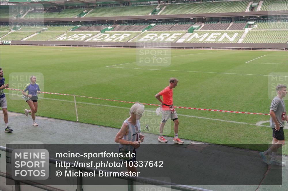 13.09.2026 - 21. swb-Marathon Bremen Michael Burmester http://msf.ph/oto/10337642 13.09.2026 13:14:38 Laufen im Stadion 263, 266, 270, 278, 300, 414, 460, 576, 600, 631, 768, 950, 956, 1005, 1008, 1047, 1392, 1408, 1426, 1573, 1596, 1818, 1819, 2024, 2035, 2079, 2233, 2235, 2314, 2359, 2387, 2412, 2457, 2466, 2484, 2494, 2521, 2540, 2564, 2612, 2690, 2691, 2693, 2737, 2760, 2783, 2816, 2829, 2838, 2859, 2861, 2865, 2887, 2921, 2958, 2972, 2978, 3016, 3111, 3209, 3277, 3304, 3355, 3378, 3405, 3428, 3653, 3661, 3670, 3680, 3829, 3847, 4034, 4080, 4511 meine-sportfotos.de