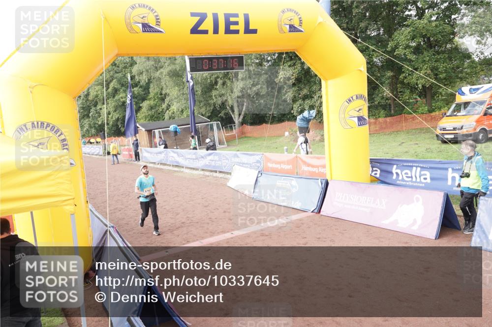 13.09.2026 - Airport Race Dennis Weichert http://msf.ph/oto/10337645 13.09.2026 10:37:50 Ziel 5176, 5268, 5387, 5417 meine-sportfotos.de