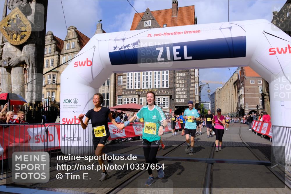 13.09.2026 - 21. swb-Marathon Bremen Tim E. http://msf.ph/oto/10337654 13.09.2026 11:08:18 Ziel 10139, 10404, 10493, 10660, 10674, 10767, 10859, 11044, 11378, 11404, 11659, 11831, 11833, 11958, 12024, 12031, 12066, 12160, 12248, 12384, 12389, 12511, 12512 meine-sportfotos.de