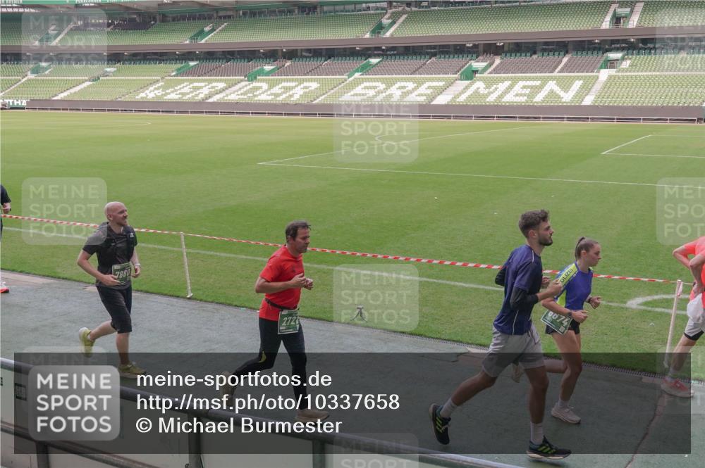 13.09.2026 - 21. swb-Marathon Bremen Michael Burmester http://msf.ph/oto/10337658 13.09.2026 13:14:40 Laufen im Stadion 263, 266, 270, 300, 414, 460, 600, 631, 768, 950, 956, 1005, 1008, 1047, 1392, 1408, 1426, 1573, 1596, 1818, 1819, 2024, 2035, 2079, 2233, 2235, 2314, 2359, 2385, 2387, 2412, 2457, 2466, 2484, 2494, 2521, 2540, 2564, 2612, 2667, 2690, 2691, 2693, 2737, 2760, 2783, 2816, 2829, 2838, 2859, 2861, 2865, 2887, 2921, 2958, 2972, 2978, 3016, 3111, 3157, 3209, 3277, 3304, 3355, 3378, 3405, 3428, 3653, 3661, 3670, 3680, 3829, 3847, 4034, 4080, 4511 meine-sportfotos.de