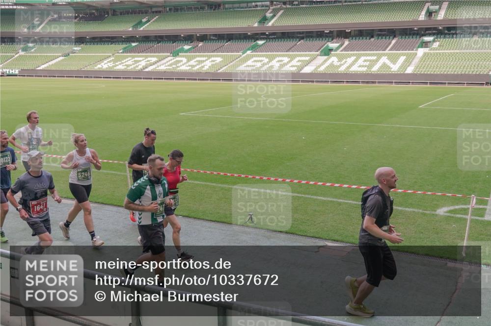 13.09.2026 - 21. swb-Marathon Bremen Michael Burmester http://msf.ph/oto/10337672 13.09.2026 13:14:42 Laufen im Stadion 263, 266, 270, 300, 414, 460, 600, 631, 768, 956, 1008, 1047, 1392, 1408, 1426, 1573, 1596, 1818, 1819, 2024, 2035, 2079, 2233, 2235, 2314, 2359, 2385, 2387, 2412, 2457, 2466, 2484, 2494, 2521, 2540, 2564, 2667, 2690, 2691, 2693, 2737, 2760, 2783, 2816, 2829, 2838, 2859, 2861, 2865, 2887, 2958, 2972, 2978, 3016, 3111, 3157, 3185, 3209, 3277, 3304, 3355, 3378, 3405, 3428, 3653, 3661, 3670, 3680, 3829, 3847, 4034, 4080, 4511 meine-sportfotos.de