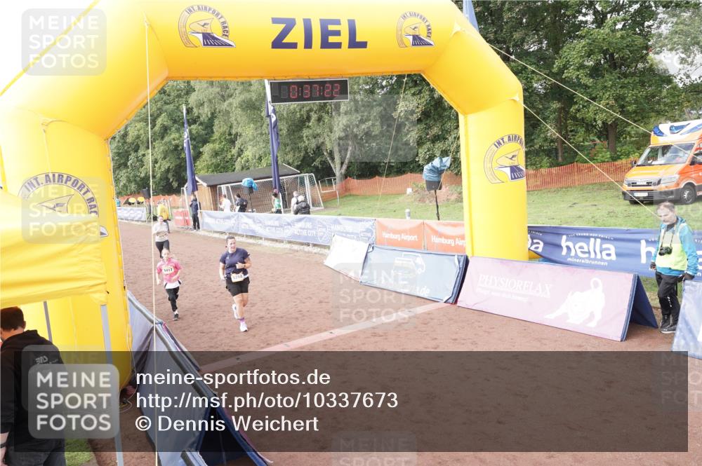 13.09.2026 - Airport Race Dennis Weichert http://msf.ph/oto/10337673 13.09.2026 10:37:56 Ziel 5268, 5270, 5387, 5417 meine-sportfotos.de