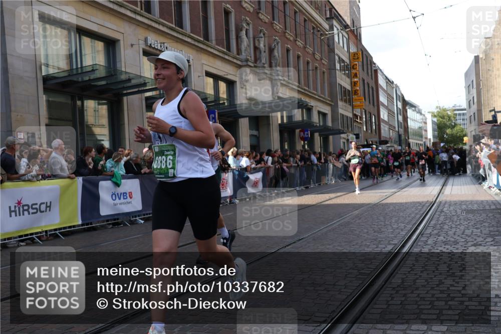 13.09.2026 - 21. swb-Marathon Bremen Strokosch-Dieckow http://msf.ph/oto/10337682 13.09.2026 13:25:53 Ziel 1896, 2062, 2434, 2658, 2666, 3248, 3516, 3983, 4476, 4723, 4724, 5558, 5747, 5854, 5906, 5934, 6230, 6605, 6639, 6886, 7626, 8361, 8592, 8635, 8817, 9266, 9794, 150, 191, 1163, 1458, 1647, 1752, 2033, 2062, 2421, 2708, 2781, 2987, 3124, 3186, 3722, 3806, 4067, 4161, 4411, 4439, 4717, 4842, 4927, 5013, 5139, 5622, 5701, 5703, 6135, 7638, 7780, 8271, 8545, 8592, 8597, 8890, 9440, 9506 meine-sportfotos.de