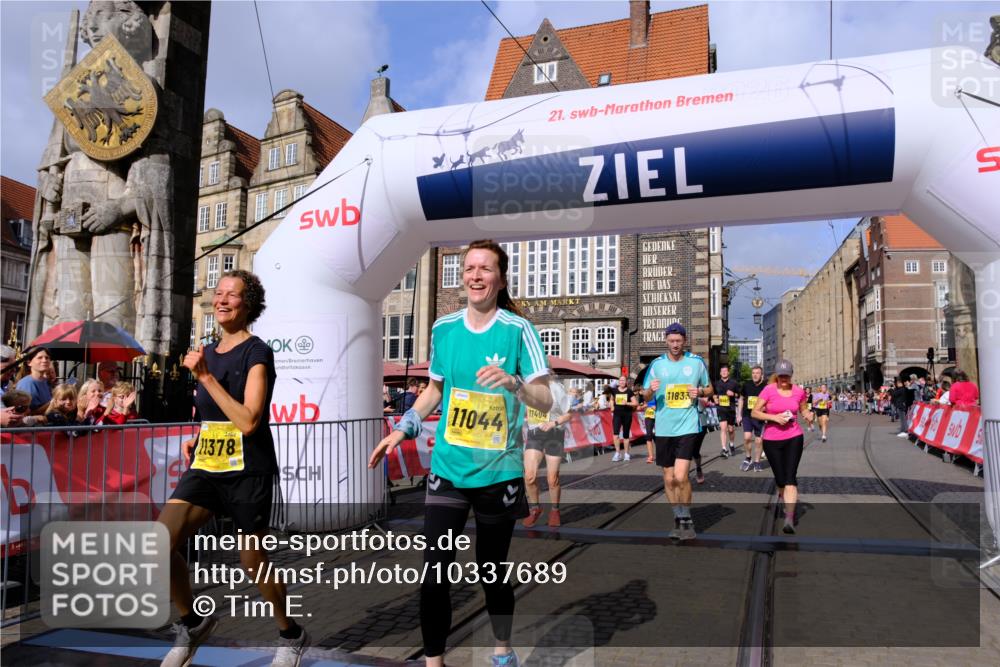 13.09.2026 - 21. swb-Marathon Bremen Tim E. http://msf.ph/oto/10337689 13.09.2026 11:08:18 Ziel 10139, 10404, 10493, 10660, 10674, 10767, 10859, 11044, 11378, 11404, 11659, 11831, 11833, 11958, 12024, 12031, 12066, 12160, 12248, 12384, 12389, 12511, 12512 meine-sportfotos.de