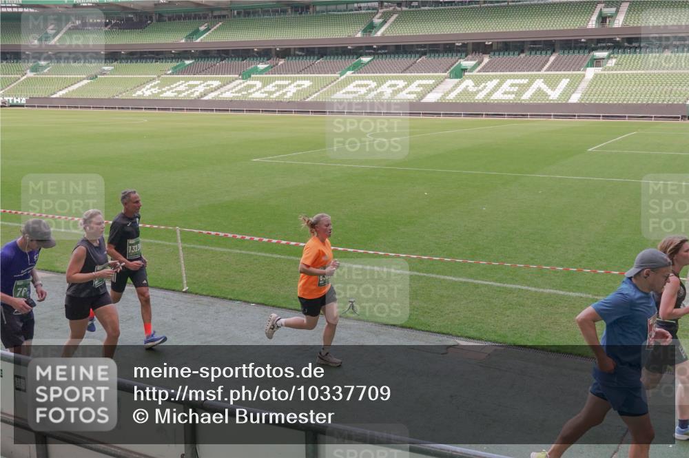 13.09.2026 - 21. swb-Marathon Bremen Michael Burmester http://msf.ph/oto/10337709 13.09.2026 13:14:46 Laufen im Stadion 263, 266, 270, 300, 414, 460, 600, 631, 768, 956, 1008, 1047, 1392, 1408, 1426, 1573, 1596, 1818, 1819, 2024, 2035, 2079, 2233, 2235, 2314, 2359, 2385, 2386, 2387, 2412, 2457, 2466, 2484, 2494, 2521, 2540, 2564, 2667, 2690, 2691, 2693, 2737, 2760, 2783, 2829, 2838, 2859, 2861, 2865, 2874, 2887, 2958, 2972, 2978, 3111, 3157, 3185, 3209, 3277, 3304, 3355, 3378, 3405, 3428, 3653, 3661, 3670, 3680, 3829, 3847, 4034, 4080, 4511 meine-sportfotos.de