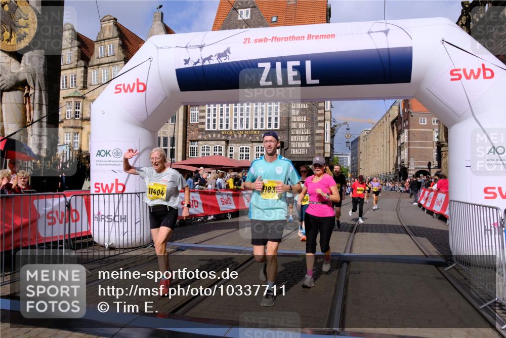 13.09.2026 - 21. swb-Marathon Bremen Tim E. http://msf.ph/oto/10337711 13.09.2026 11:08:19 Ziel 10139, 10404, 10493, 10660, 10674, 10767, 10859, 11044, 11378, 11404, 11659, 11831, 11833, 11958, 12024, 12031, 12066, 12160, 12248, 12384, 12389 meine-sportfotos.de