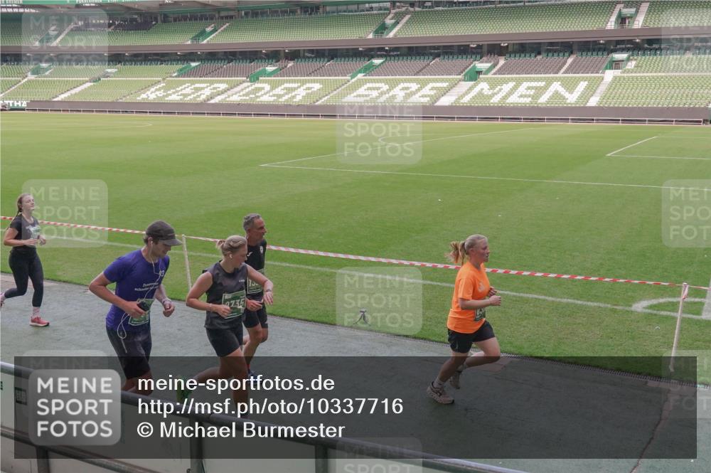 13.09.2026 - 21. swb-Marathon Bremen Michael Burmester http://msf.ph/oto/10337716 13.09.2026 13:14:46 Laufen im Stadion 263, 266, 270, 300, 414, 460, 600, 631, 768, 956, 1008, 1047, 1392, 1408, 1426, 1573, 1596, 1818, 1819, 2024, 2035, 2079, 2233, 2235, 2314, 2359, 2385, 2386, 2387, 2412, 2457, 2466, 2484, 2494, 2521, 2540, 2564, 2667, 2690, 2691, 2693, 2737, 2760, 2783, 2829, 2838, 2859, 2861, 2865, 2874, 2887, 2958, 2972, 2978, 3111, 3157, 3185, 3209, 3277, 3304, 3355, 3378, 3405, 3428, 3653, 3661, 3670, 3680, 3829, 3847, 4034, 4080, 4511 meine-sportfotos.de