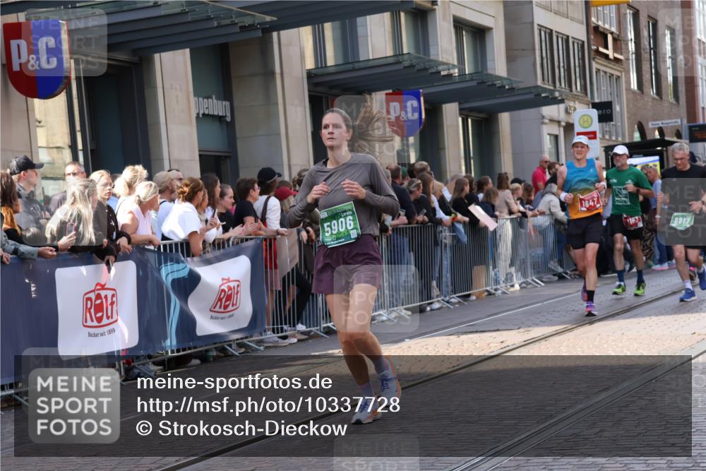 13.09.2026 - 21. swb-Marathon Bremen Strokosch-Dieckow http://msf.ph/oto/10337728 13.09.2026 13:25:55 Ziel 1649, 1896, 2434, 2658, 2666, 3248, 3516, 3983, 4723, 4724, 5558, 5747, 5854, 5906, 5934, 5992, 6230, 6639, 6886, 7626, 8361, 8635, 8817, 9266, 9794, 150, 191, 1163, 1458, 1647, 1752, 2033, 2062, 2421, 2708, 2781, 2987, 3124, 3186, 3248, 3722, 3806, 4067, 4161, 4411, 4439, 4476, 4717, 4842, 4927, 5013, 5139, 5622, 5701, 5703, 6135, 6605, 7638, 7780, 8271, 8592, 8597, 8890, 9440, 9506 meine-sportfotos.de