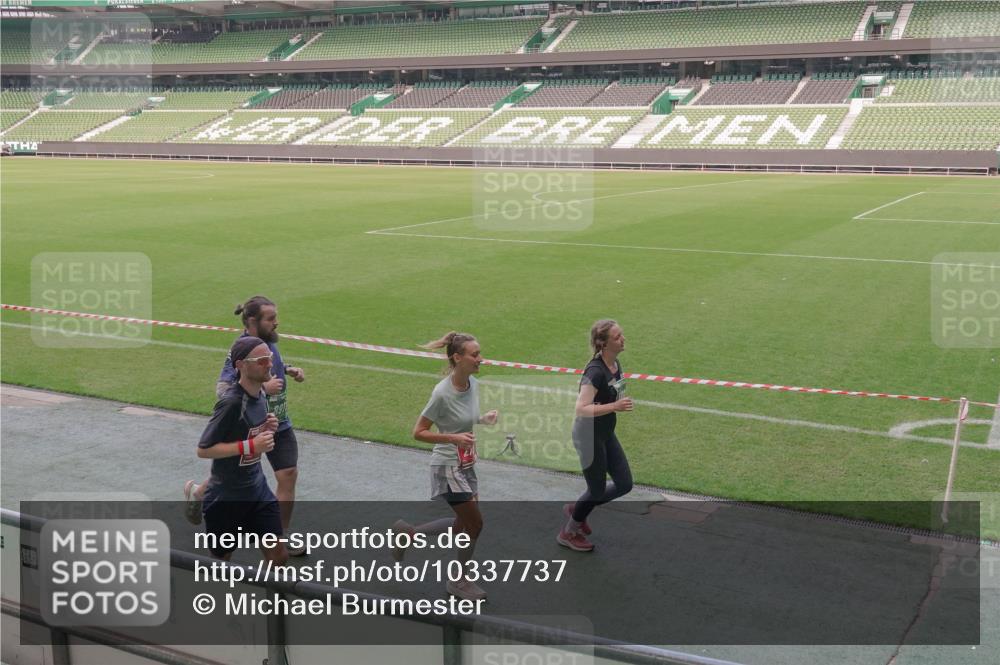 13.09.2026 - 21. swb-Marathon Bremen Michael Burmester http://msf.ph/oto/10337737 13.09.2026 13:14:48 Laufen im Stadion 263, 266, 270, 300, 414, 460, 600, 631, 768, 956, 1008, 1047, 1392, 1408, 1426, 1573, 1596, 1818, 1819, 2024, 2035, 2079, 2233, 2235, 2314, 2359, 2385, 2386, 2387, 2412, 2457, 2466, 2484, 2494, 2521, 2540, 2564, 2667, 2690, 2691, 2693, 2737, 2760, 2783, 2829, 2838, 2859, 2861, 2865, 2874, 2887, 2958, 2972, 2978, 3111, 3157, 3185, 3209, 3277, 3304, 3355, 3378, 3405, 3428, 3653, 3661, 3670, 3680, 3829, 3847, 4034, 4080, 4511 meine-sportfotos.de
