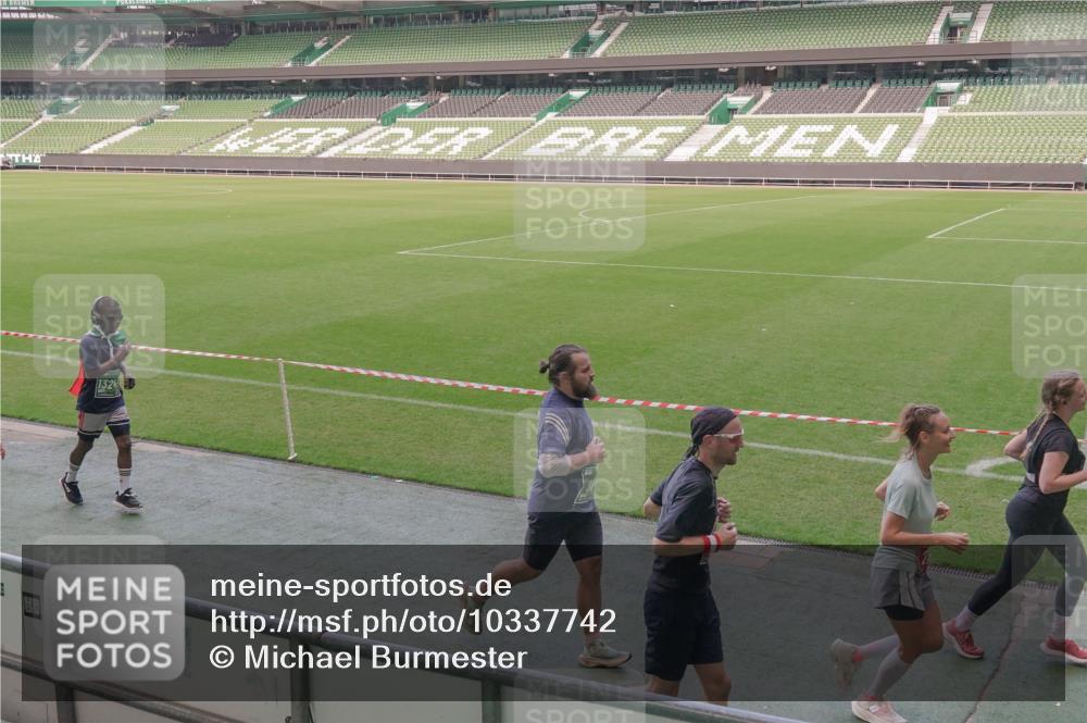 13.09.2026 - 21. swb-Marathon Bremen Michael Burmester http://msf.ph/oto/10337742 13.09.2026 13:14:49 Laufen im Stadion 263, 266, 270, 300, 414, 460, 600, 631, 768, 956, 1008, 1047, 1392, 1408, 1426, 1573, 1596, 1818, 1819, 2024, 2035, 2079, 2233, 2235, 2314, 2359, 2385, 2386, 2387, 2412, 2457, 2466, 2484, 2494, 2521, 2540, 2564, 2667, 2690, 2691, 2693, 2737, 2760, 2783, 2829, 2838, 2859, 2861, 2865, 2874, 2887, 2958, 2972, 2978, 3111, 3157, 3185, 3209, 3265, 3277, 3304, 3355, 3378, 3405, 3428, 3653, 3661, 3670, 3680, 3829, 3847, 4034, 4080, 4511 meine-sportfotos.de