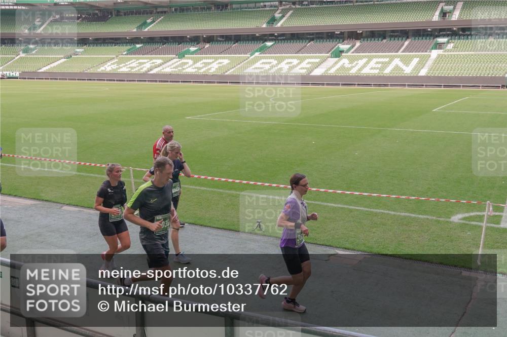 13.09.2026 - 21. swb-Marathon Bremen Michael Burmester http://msf.ph/oto/10337762 13.09.2026 13:14:52 Laufen im Stadion 263, 266, 300, 414, 460, 600, 631, 768, 956, 1008, 1047, 1392, 1408, 1573, 1596, 1818, 1819, 2024, 2035, 2079, 2233, 2235, 2314, 2359, 2385, 2386, 2387, 2412, 2457, 2466, 2484, 2494, 2521, 2540, 2564, 2667, 2690, 2691, 2693, 2737, 2760, 2783, 2829, 2838, 2859, 2861, 2865, 2874, 2887, 2958, 2972, 2978, 3075, 3111, 3157, 3165, 3185, 3209, 3265, 3304, 3355, 3378, 3405, 3428, 3653, 3661, 3670, 3680, 3829, 3847, 4034, 4080, 4511 meine-sportfotos.de