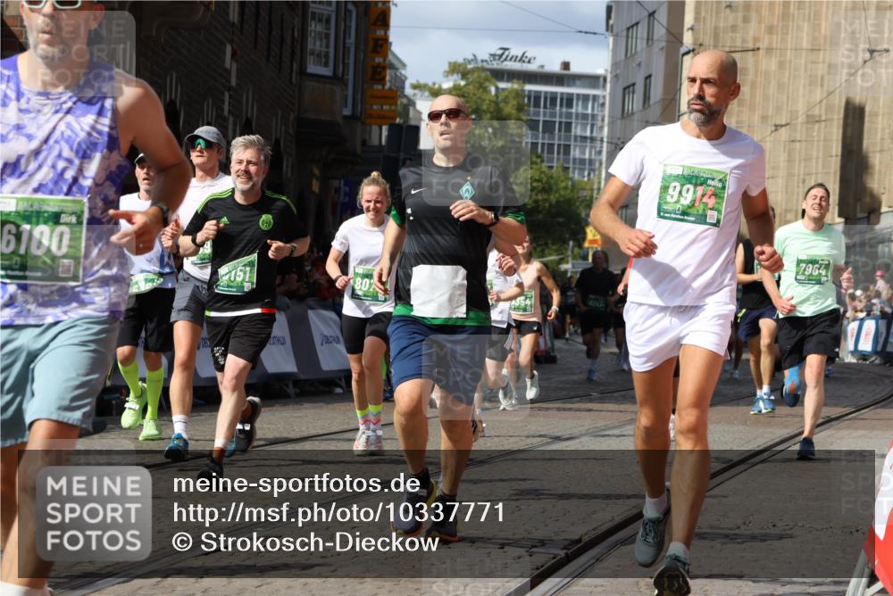 13.09.2026 - 21. swb-Marathon Bremen Strokosch-Dieckow http://msf.ph/oto/10337771 13.09.2026 13:31:43 Ziel 922, 1600, 1627, 2244, 2602, 2707, 3152, 3343, 3392, 3396, 3579, 3762, 3859, 4258, 4477, 4889, 5375, 5504, 5673, 5720, 5765, 5979, 6039, 6147, 6619, 6968, 6971, 7001, 7296, 7812, 8035, 8097, 8239, 8339, 8342, 8726, 9147, 9155, 9337, 9822, 13066, 578, 846, 3205, 3244, 3278, 3989, 4030, 4979, 4998, 5158, 5325, 5363, 5899, 6213, 6354, 7242, 7260, 7790, 7964, 8048, 8078, 8247, 8970, 9016, 9033, 9188, 9785, 9914, 13151 meine-sportfotos.de