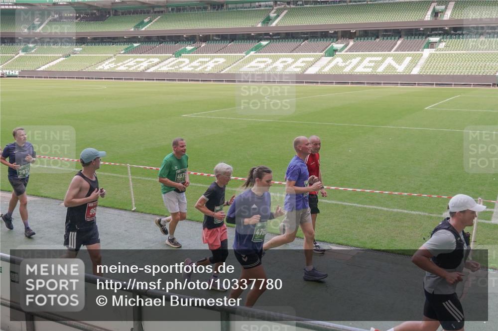 13.09.2026 - 21. swb-Marathon Bremen Michael Burmester http://msf.ph/oto/10337780 13.09.2026 13:14:55 Laufen im Stadion 263, 266, 300, 414, 460, 600, 631, 768, 956, 1008, 1047, 1392, 1408, 1573, 1596, 1818, 1819, 1874, 2024, 2035, 2079, 2233, 2235, 2314, 2359, 2385, 2386, 2387, 2412, 2457, 2466, 2484, 2494, 2521, 2540, 2564, 2667, 2690, 2691, 2693, 2737, 2760, 2783, 2829, 2838, 2859, 2861, 2865, 2874, 2887, 2958, 2972, 2978, 3075, 3111, 3157, 3165, 3185, 3209, 3265, 3304, 3355, 3378, 3382, 3405, 3428, 3653, 3661, 3670, 3680, 3829, 3847, 4034, 4080, 4511 meine-sportfotos.de