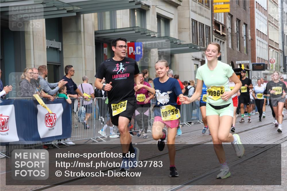 13.09.2026 - 21. swb-Marathon Bremen Strokosch-Dieckow http://msf.ph/oto/10337783 13.09.2026 11:05:34 Ziel 10018, 10168, 10204, 10238, 10305, 10382, 10457, 10619, 10662, 11024, 11132, 11156, 11164, 11477, 11775, 12156, 12186, 12378, 12486, 12501, 12523, 12528, 12773, 10186, 10259, 10260, 10411, 10432, 10576, 10697, 10717, 10802, 10864, 10995, 11146, 11314, 11326, 11334, 11387, 11394, 11520, 11521, 11571, 11572, 11724, 11791, 11892, 11947, 12011, 12055, 12251, 12273, 12330, 12362, 12501 meine-sportfotos.de