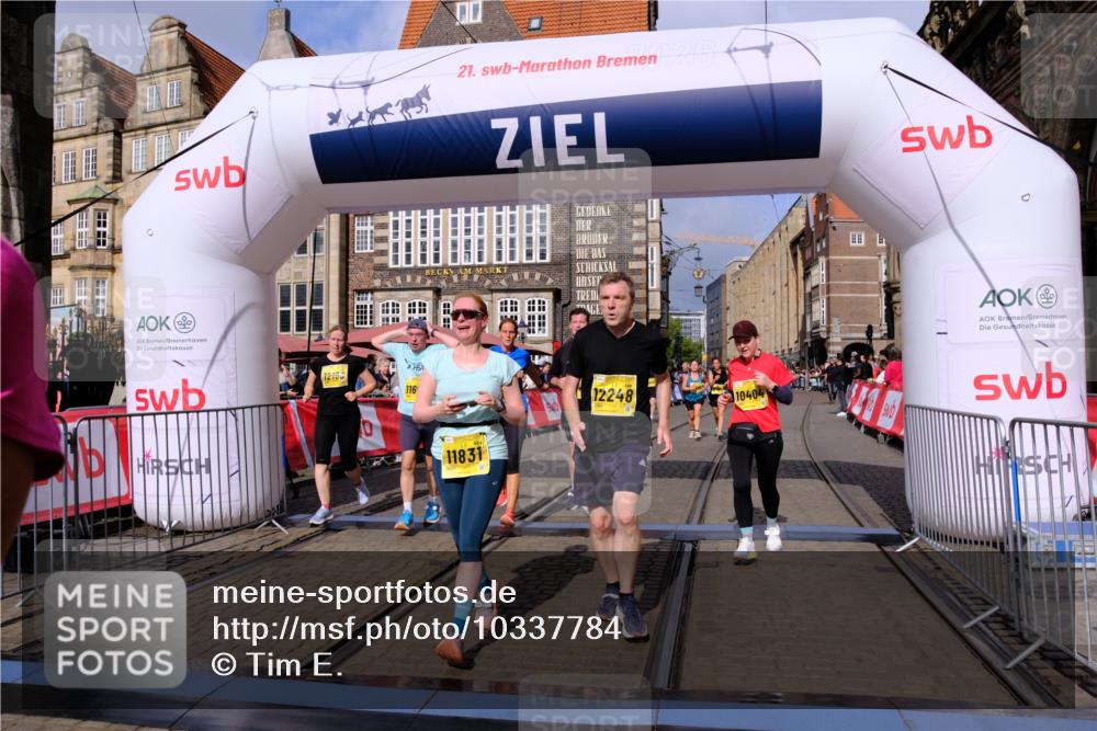 13.09.2026 - 21. swb-Marathon Bremen Tim E. http://msf.ph/oto/10337784 13.09.2026 11:08:22 Ziel 10135, 10139, 10404, 10493, 10660, 10767, 10793, 10859, 11032, 11044, 11263, 11378, 11404, 11659, 11831, 11833, 11958, 12031, 12066, 12160, 12248, 12384, 12389 meine-sportfotos.de