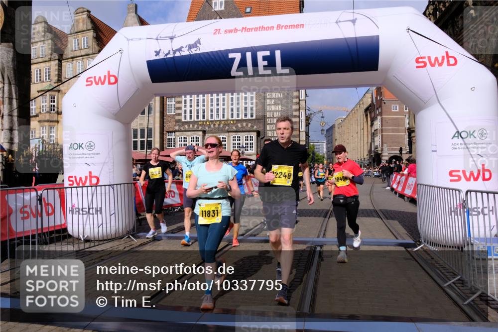13.09.2026 - 21. swb-Marathon Bremen Tim E. http://msf.ph/oto/10337795 13.09.2026 11:08:22 Ziel 10135, 10139, 10404, 10493, 10660, 10767, 10793, 10859, 11032, 11044, 11263, 11378, 11404, 11659, 11831, 11833, 11958, 12031, 12066, 12160, 12248, 12384, 12389 meine-sportfotos.de