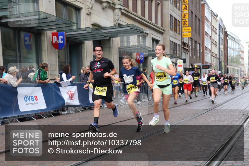 13.09.2026 - 21. swb-Marathon Bremen Strokosch-Dieckow http://msf.ph/oto/10337798 13.09.2026 11:05:35 Ziel 10018, 10168, 10204, 10238, 10305, 10382, 10457, 10619, 10662, 11024, 11132, 11156, 11164, 11477, 11775, 12156, 12186, 12378, 12486, 12523, 12528, 12773, 10186, 10259, 10260, 10411, 10432, 10576, 10697, 10717, 10802, 10864, 11146, 11314, 11326, 11334, 11387, 11394, 11520, 11521, 11571, 11572, 11724, 11791, 11892, 11947, 12011, 12055, 12156, 12251, 12273, 12330, 12362, 12501 meine-sportfotos.de