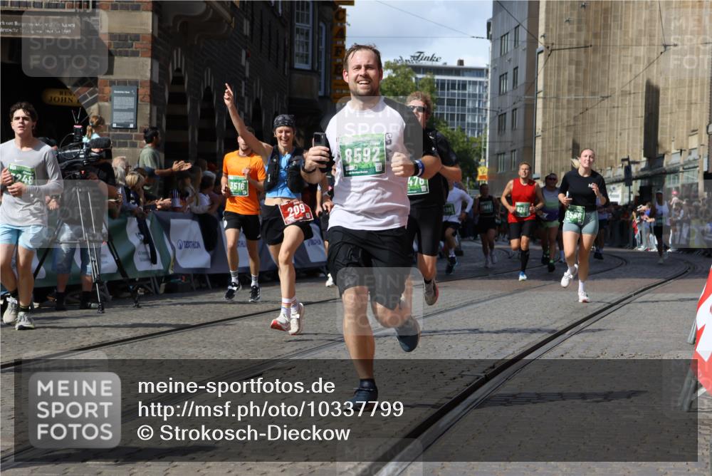 13.09.2026 - 21. swb-Marathon Bremen Strokosch-Dieckow http://msf.ph/oto/10337799 13.09.2026 13:25:57 Ziel 150, 191, 209, 1458, 1650, 1752, 2421, 2781, 3124, 3186, 3722, 3806, 4439, 4717, 4927, 5139, 5703, 5755, 5814, 8545, 8597, 8890, 9440, 9468, 9506, 1896, 2666, 3248, 3516, 4476, 4724, 5558, 5854, 5906, 6605, 6886, 8361, 8635, 9266, 9794 meine-sportfotos.de