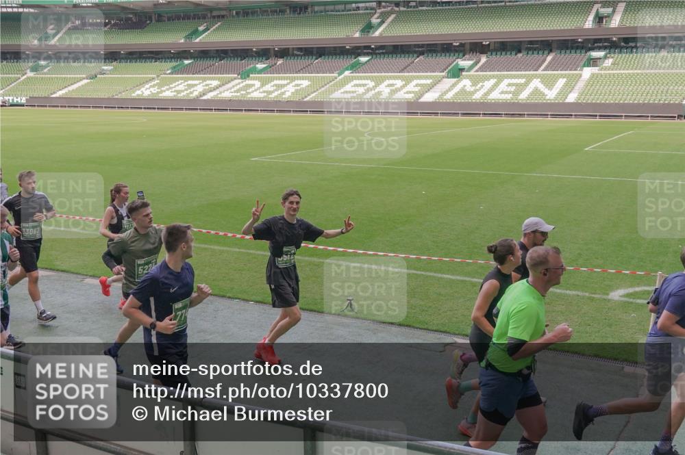 13.09.2026 - 21. swb-Marathon Bremen Michael Burmester http://msf.ph/oto/10337800 13.09.2026 13:14:57 Laufen im Stadion 143, 263, 266, 300, 414, 460, 600, 631, 768, 956, 1008, 1047, 1392, 1408, 1573, 1596, 1818, 1819, 1874, 2024, 2035, 2079, 2233, 2235, 2314, 2359, 2385, 2386, 2387, 2412, 2457, 2466, 2484, 2494, 2521, 2540, 2564, 2667, 2690, 2691, 2693, 2737, 2760, 2783, 2829, 2838, 2859, 2861, 2865, 2874, 2887, 2958, 2972, 2978, 3075, 3111, 3157, 3165, 3185, 3209, 3265, 3304, 3355, 3378, 3382, 3405, 3428, 3653, 3661, 3670, 3680, 3829, 3847, 4034, 4080, 4511 meine-sportfotos.de