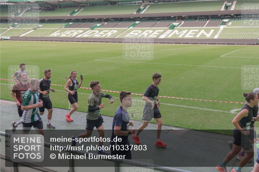 13.09.2026 - 21. swb-Marathon Bremen Michael Burmester http://msf.ph/oto/10337803 13.09.2026 13:14:58 Laufen im Stadion 143, 263, 266, 300, 414, 460, 600, 631, 768, 956, 1008, 1047, 1392, 1408, 1573, 1596, 1818, 1819, 1874, 2024, 2035, 2079, 2233, 2235, 2314, 2359, 2385, 2386, 2387, 2412, 2457, 2466, 2484, 2494, 2521, 2540, 2564, 2667, 2690, 2691, 2693, 2737, 2760, 2783, 2829, 2838, 2859, 2861, 2865, 2874, 2887, 2958, 2972, 2978, 3075, 3111, 3157, 3165, 3185, 3209, 3265, 3304, 3355, 3378, 3382, 3405, 3428, 3653, 3661, 3670, 3680, 3829, 3847, 4034, 4080, 4511 meine-sportfotos.de