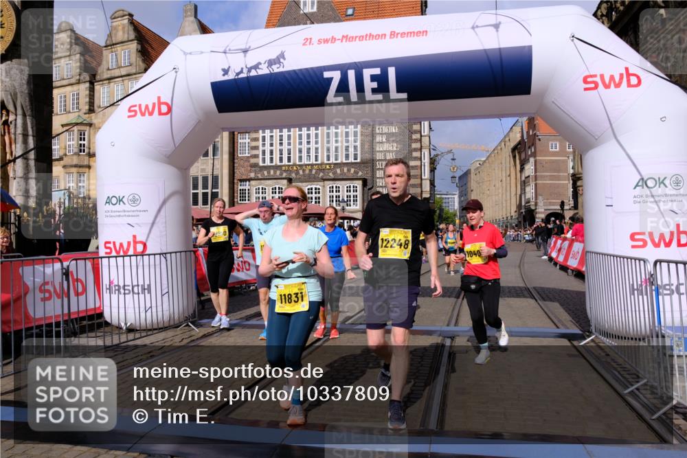 13.09.2026 - 21. swb-Marathon Bremen Tim E. http://msf.ph/oto/10337809 13.09.2026 11:08:22 Ziel 10135, 10139, 10404, 10493, 10660, 10767, 10793, 10859, 11032, 11044, 11263, 11378, 11404, 11659, 11831, 11833, 11958, 12031, 12066, 12160, 12248, 12384, 12389 meine-sportfotos.de