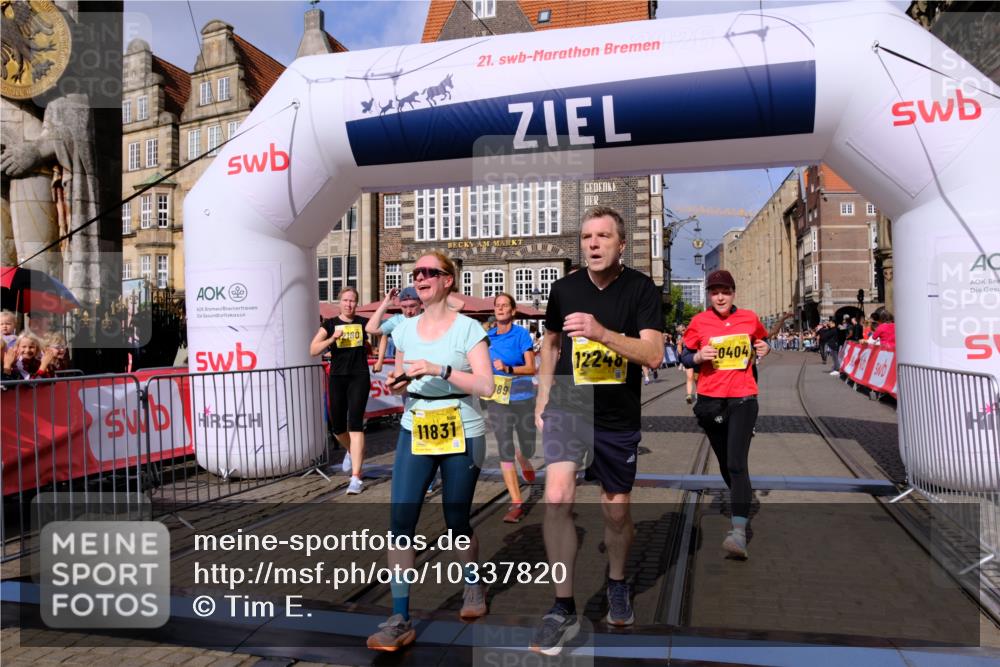 13.09.2026 - 21. swb-Marathon Bremen Tim E. http://msf.ph/oto/10337820 13.09.2026 11:08:22 Ziel 10135, 10139, 10404, 10493, 10660, 10767, 10793, 10859, 11032, 11044, 11263, 11378, 11404, 11659, 11831, 11833, 11958, 12031, 12066, 12160, 12248, 12384, 12389 meine-sportfotos.de