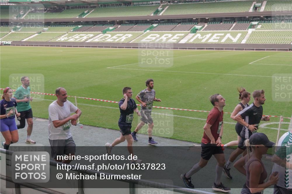 13.09.2026 - 21. swb-Marathon Bremen Michael Burmester http://msf.ph/oto/10337823 13.09.2026 13:14:59 Laufen im Stadion 143, 263, 266, 300, 414, 460, 631, 768, 956, 1008, 1047, 1392, 1408, 1573, 1596, 1818, 1819, 1874, 2024, 2035, 2079, 2233, 2235, 2314, 2359, 2385, 2386, 2387, 2412, 2457, 2466, 2484, 2494, 2521, 2540, 2564, 2667, 2690, 2691, 2693, 2737, 2760, 2783, 2829, 2838, 2859, 2861, 2865, 2874, 2887, 2958, 2978, 3075, 3111, 3157, 3165, 3185, 3209, 3265, 3304, 3355, 3378, 3382, 3405, 3428, 3653, 3661, 3670, 3680, 3829, 3847, 4034, 4080, 4511 meine-sportfotos.de