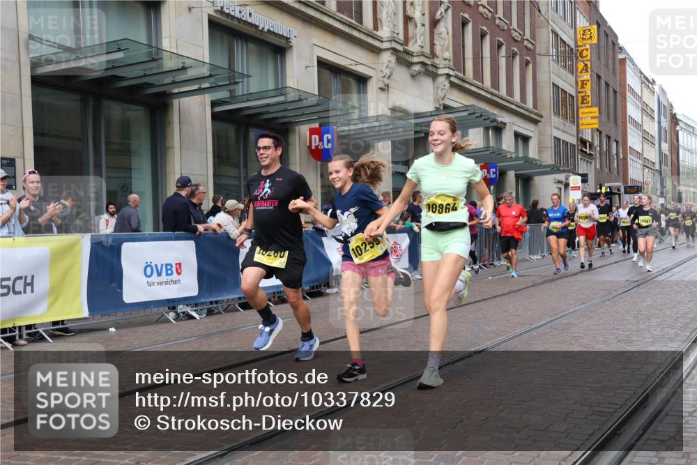 13.09.2026 - 21. swb-Marathon Bremen Strokosch-Dieckow http://msf.ph/oto/10337829 13.09.2026 11:05:35 Ziel 10018, 10168, 10204, 10238, 10305, 10382, 10457, 10619, 10662, 11024, 11132, 11156, 11164, 11477, 11775, 12156, 12186, 12378, 12486, 12523, 12528, 12773, 10186, 10259, 10260, 10411, 10432, 10576, 10697, 10717, 10802, 10864, 11146, 11314, 11326, 11334, 11387, 11394, 11520, 11521, 11571, 11572, 11724, 11791, 11892, 11947, 12011, 12055, 12156, 12251, 12273, 12330, 12362, 12501 meine-sportfotos.de