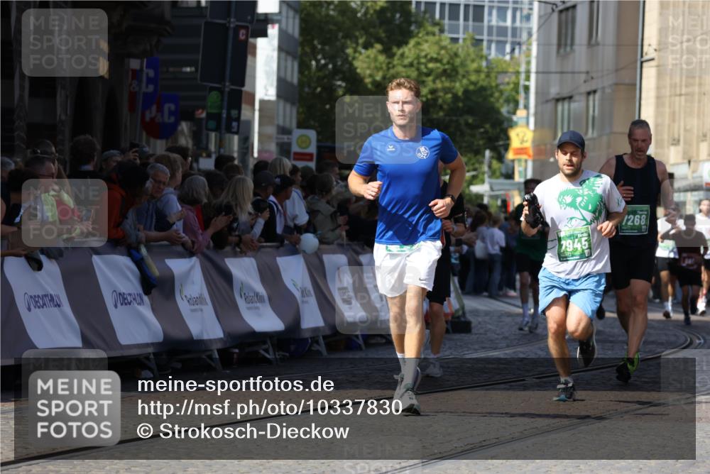 13.09.2026 - 21. swb-Marathon Bremen Strokosch-Dieckow http://msf.ph/oto/10337830 13.09.2026 13:19:23 Ziel 307, 2007, 2390, 4819, 4857, 4916, 5172, 6137, 6310, 7154, 7647, 7686, 7791, 9512, 13184, 926, 1232, 1535, 4455, 4977, 4978, 7140, 7268, 7945, 8153, 8185, 13163 meine-sportfotos.de