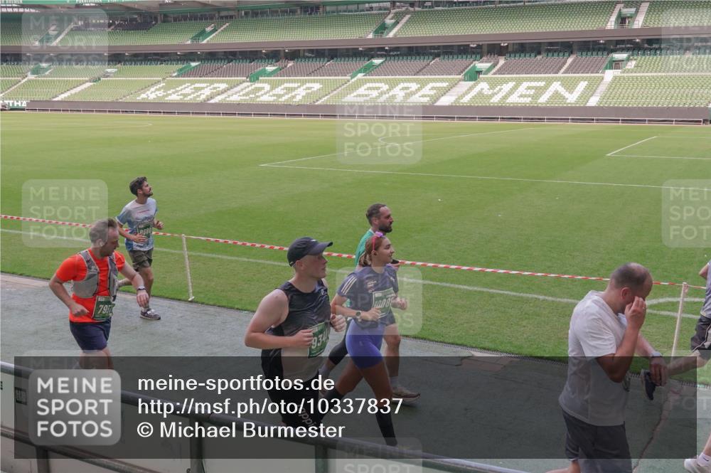 13.09.2026 - 21. swb-Marathon Bremen Michael Burmester http://msf.ph/oto/10337837 13.09.2026 13:15:01 Laufen im Stadion 143, 263, 266, 300, 414, 460, 631, 768, 956, 1008, 1047, 1392, 1408, 1573, 1818, 1819, 1874, 2024, 2035, 2079, 2233, 2235, 2314, 2359, 2385, 2386, 2387, 2412, 2457, 2466, 2484, 2494, 2521, 2540, 2564, 2667, 2690, 2691, 2693, 2737, 2760, 2783, 2829, 2838, 2859, 2861, 2865, 2874, 2887, 2958, 2978, 3075, 3111, 3157, 3165, 3185, 3209, 3265, 3304, 3355, 3378, 3382, 3405, 3428, 3653, 3661, 3670, 3680, 3829, 3847, 4034, 4080, 4511 meine-sportfotos.de