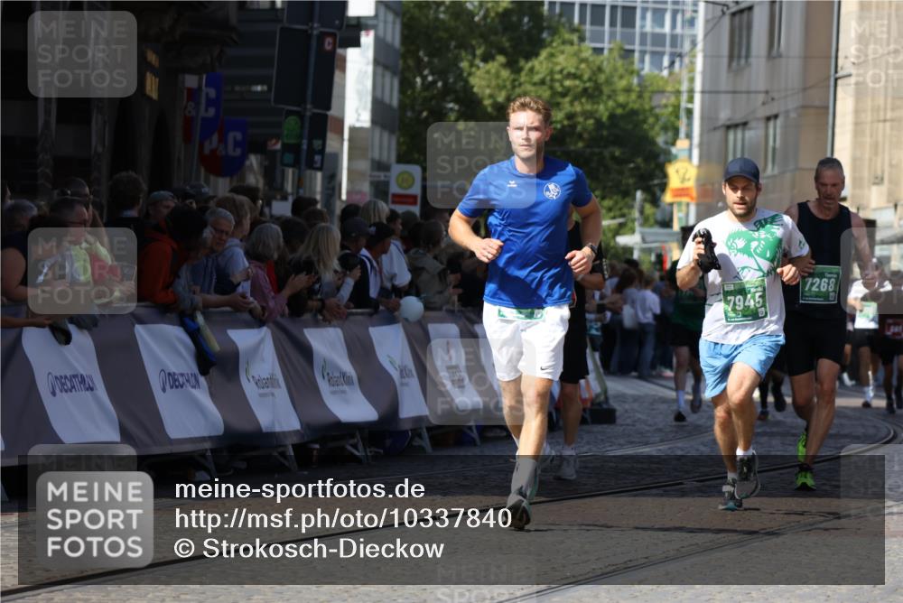 13.09.2026 - 21. swb-Marathon Bremen Strokosch-Dieckow http://msf.ph/oto/10337840 13.09.2026 13:19:23 Ziel 307, 2007, 2390, 4819, 4857, 4916, 5172, 6137, 6310, 7154, 7647, 7686, 7791, 9512, 13184, 926, 1232, 1535, 4455, 4977, 4978, 7140, 7268, 7945, 8153, 8185, 13163 meine-sportfotos.de
