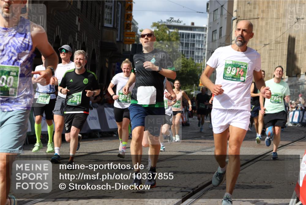 13.09.2026 - 21. swb-Marathon Bremen Strokosch-Dieckow http://msf.ph/oto/10337855 13.09.2026 13:31:43 Ziel 922, 1600, 1627, 2244, 2602, 2707, 3152, 3343, 3392, 3396, 3579, 3762, 3859, 4258, 4477, 4889, 5375, 5504, 5673, 5720, 5765, 5979, 6039, 6147, 6619, 6968, 6971, 7001, 7296, 7812, 8035, 8097, 8239, 8339, 8342, 8726, 9147, 9155, 9337, 9822, 13066, 578, 846, 3205, 3244, 3278, 3989, 4030, 4979, 4998, 5158, 5325, 5363, 5899, 6213, 6354, 7242, 7260, 7790, 7964, 8048, 8078, 8247, 8970, 9016, 9033, 9188, 9785, 9914, 13151 meine-sportfotos.de