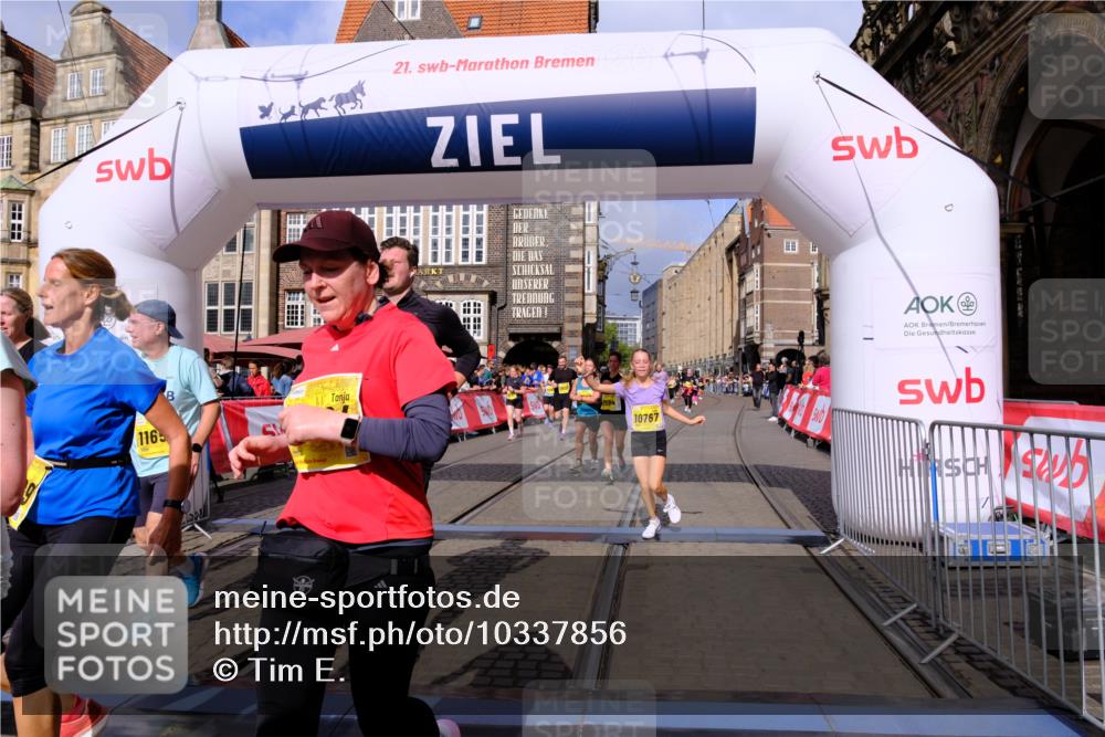 13.09.2026 - 21. swb-Marathon Bremen Tim E. http://msf.ph/oto/10337856 13.09.2026 11:08:23 Ziel 10135, 10139, 10188, 10404, 10493, 10660, 10767, 10793, 10859, 11032, 11044, 11263, 11378, 11404, 11659, 11831, 11833, 11958, 12031, 12066, 12160, 12248, 12384, 12389 meine-sportfotos.de