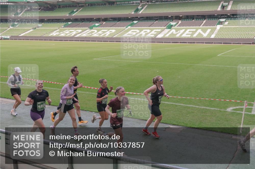 13.09.2026 - 21. swb-Marathon Bremen Michael Burmester http://msf.ph/oto/10337857 13.09.2026 13:15:03 Laufen im Stadion 143, 263, 266, 300, 414, 460, 631, 768, 956, 1008, 1047, 1392, 1408, 1573, 1818, 1819, 1874, 2024, 2035, 2233, 2235, 2314, 2359, 2385, 2386, 2387, 2412, 2457, 2466, 2484, 2494, 2521, 2540, 2564, 2667, 2690, 2691, 2693, 2737, 2760, 2783, 2829, 2838, 2859, 2861, 2865, 2874, 2887, 2958, 2978, 3075, 3111, 3157, 3165, 3185, 3209, 3265, 3304, 3355, 3378, 3382, 3405, 3428, 3486, 3653, 3661, 3670, 3680, 3829, 3847, 4034, 4080, 4511 meine-sportfotos.de